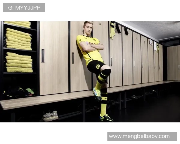 足球明星女友性感写真展现魅力风采引发热议与关注 足球明星女友性感写真展现魅力风采引发热议与关注